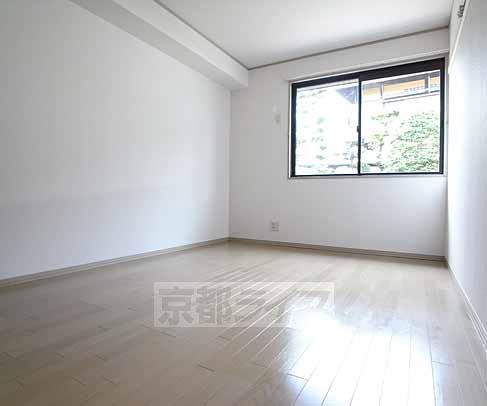 居室・リビング　スッキリとした洋室です