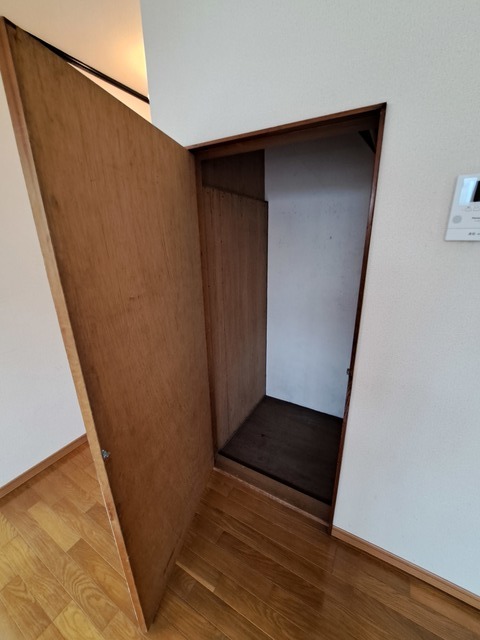 収納　１階階段下収納