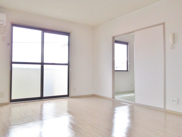 居室・リビング　南向きで明るいＬＤＫ１１．５帖