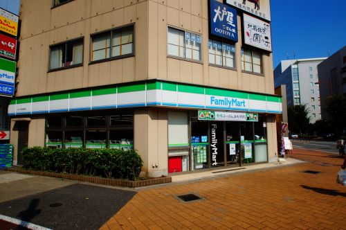 コンビニ　ファミリーマート いすゞ本社前店（コンビニ）まで664m