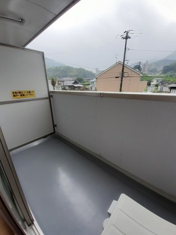 バルコニー　開放的で明るい空間を演出してくれるバルコニーです