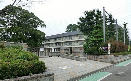 小学校　相模原市立新磯小学校（小学校）まで900m