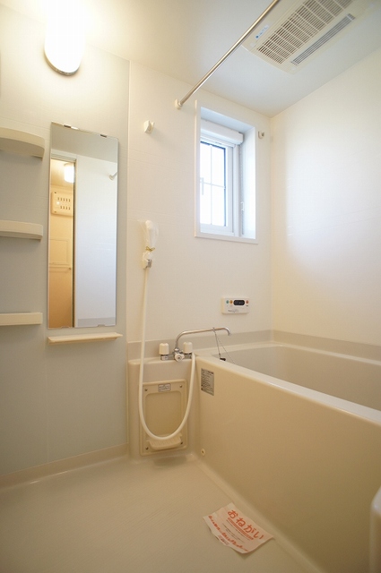 バス・シャワールーム　浴室乾燥機や追焚機能が便利なバスルーム