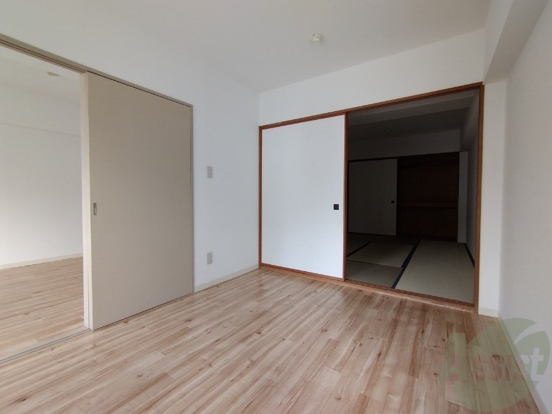 居室・リビング　リビングです。戸を開けるとより開放的ですね。