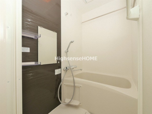 バス・シャワールーム　コンパクトで使いやすいお風呂です