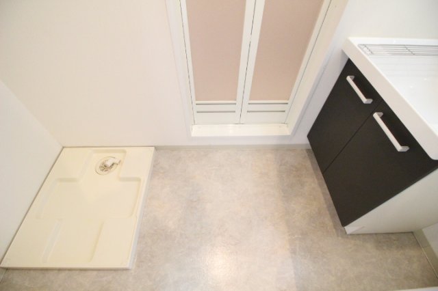 洗面設備　明るい洗面所です