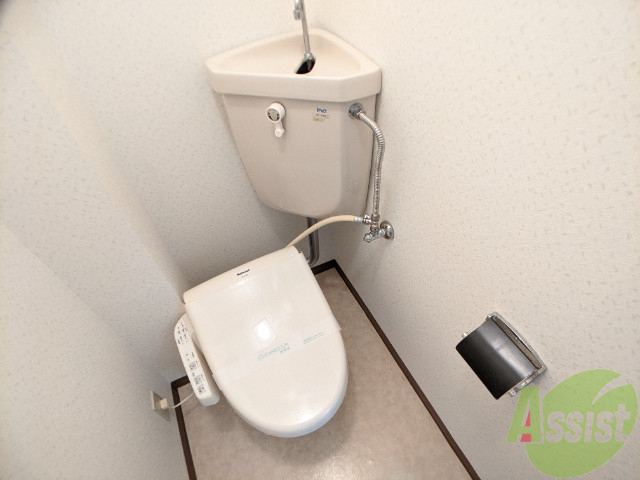 トイレ　ウォシュレット付。オシリに優しい設備です。