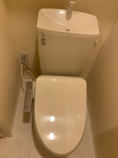 トイレ　温水洗浄暖房便座