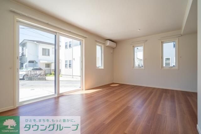 茅ヶ崎市旭が丘13戸建住宅の居間写真
