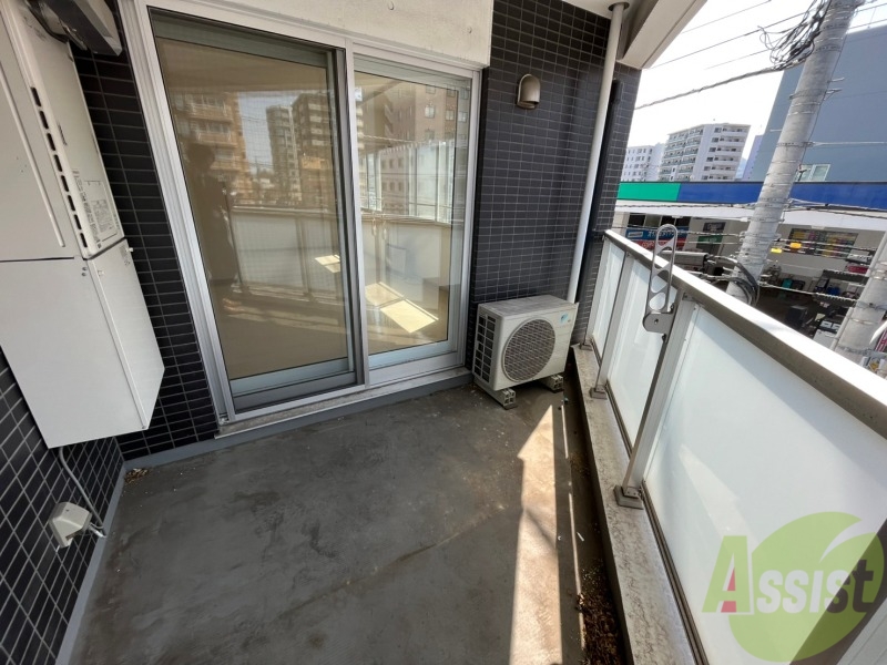 バルコニー　バルコニーが広くプチガーデニングも出来そうですね～。