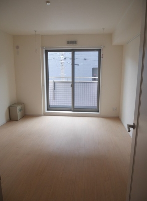 居室・リビング　☆明るい洋室☆