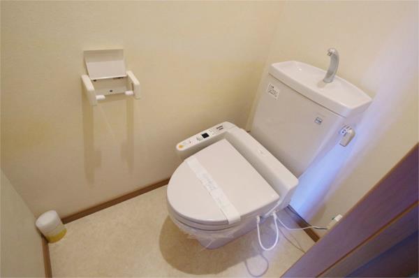 トイレ　温水洗浄便座