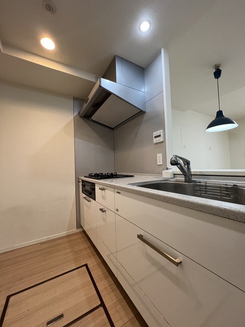 キッチン　３口コンロ