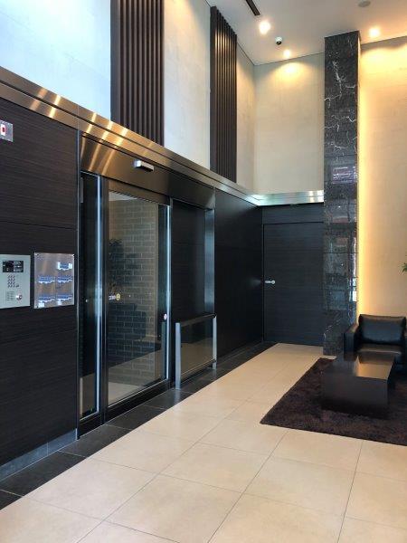 ロビー　ダブルオートロック