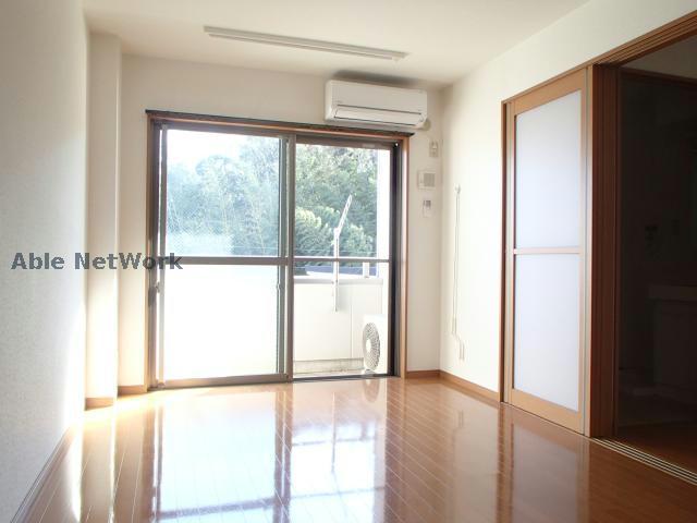 居室・リビング　※同物件別部屋の写真です。