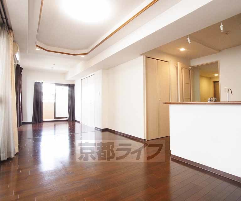 居室・リビング　４０６号室写真です