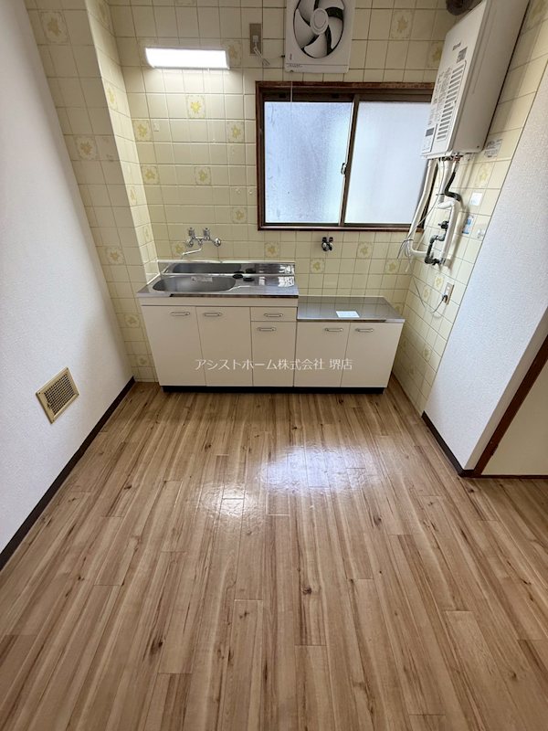 丸栄マンションの居間写真