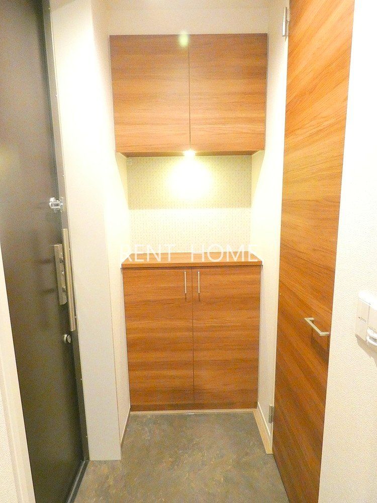 玄関　玄関にシューズボックスもあります。