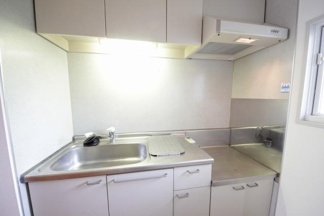 キッチン　※同タイプ部屋の写真です。