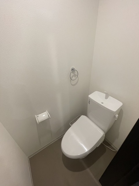 トイレ　同タイプイースト参考写真