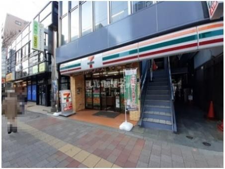 コンビニ　セブンイレブン高田馬場2丁目店（コンビニ）まで61m