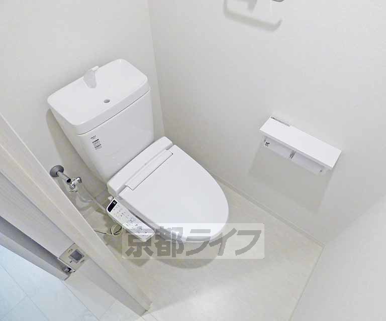 トイレ　ウォシュレットつき