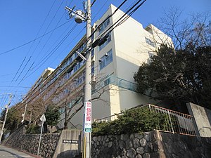 中学校　神戸市立長峰中学校（中学校）まで1127m