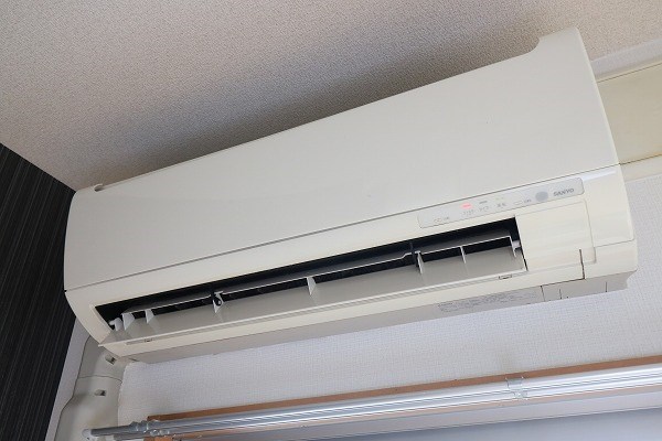 その他設備　洋室にエアコン一基ついています。