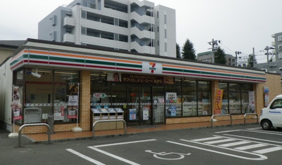 コンビニ　セブンイレブン仙台萩野町店（コンビニ）まで323m