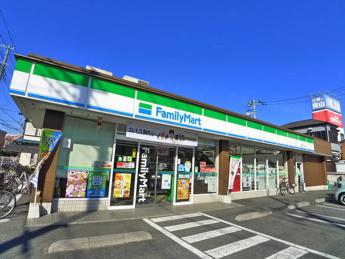 コンビニ　ファミリーマート（コンビニ）まで100m
