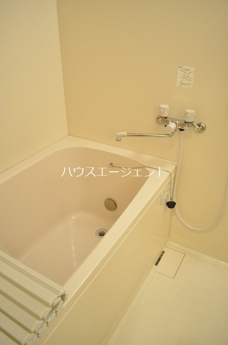 バス・シャワールーム　バストイレ別です。