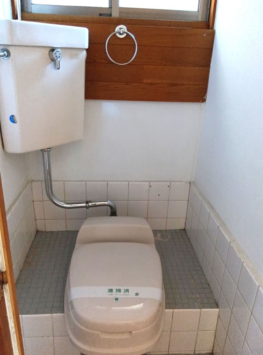 水島臨海鉄道 水島駅 徒歩27分 1階建 築52年のトイレ写真
