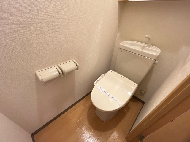 トイレ　同物件別号室のものです。
