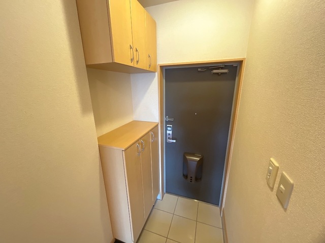 玄関　同物件別号室のものです。