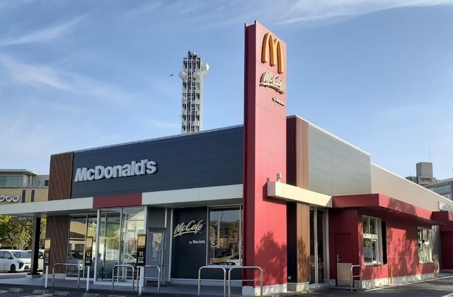 飲食店　マクドナルド 鹿児島易居町店（飲食店）まで750m