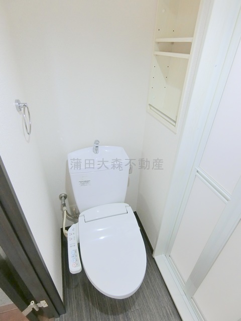 トイレ　温水洗浄便座付きのトイレ