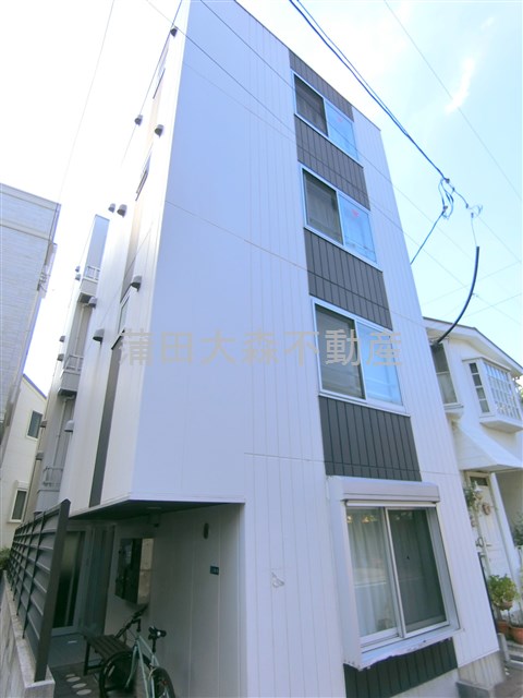 建物外観　2015年9月築　鉄骨造地上4階建て総戸数8戸インターネット