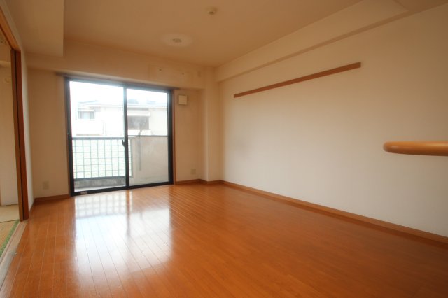 居室・リビング　※同建物ほかのお部屋の写真です。