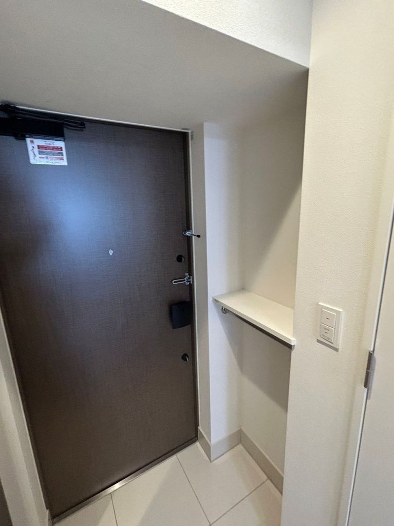 玄関　※同タイプの別のお部屋です。