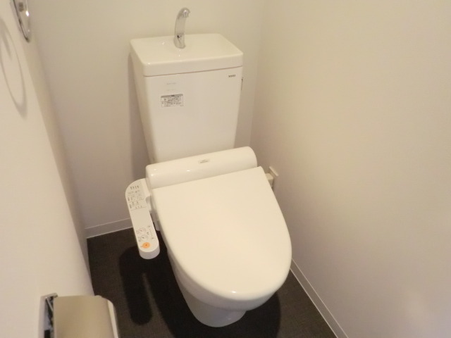 トイレ　ウォシュレット付きです。
