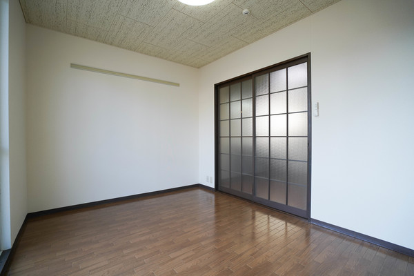 居室・リビング　同じ建物の別のお部屋