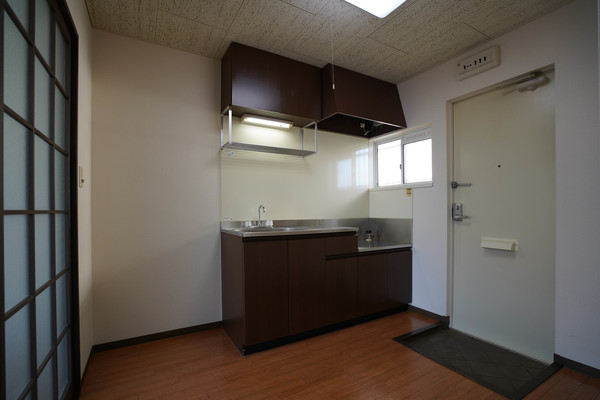 キッチン　同じ建物の別のお部屋