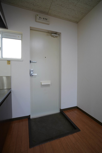 玄関　同じ建物の別のお部屋