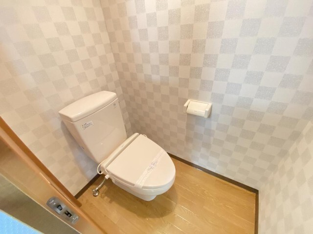 トイレ　同物件別室のイメージ写真