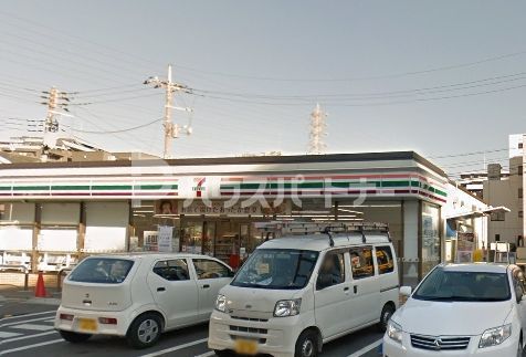 コンビニ　セブンイレブン船橋前原西店（コンビニ）まで520m