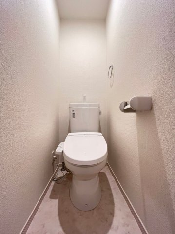トイレ　別号室の写真です。ご参考までに