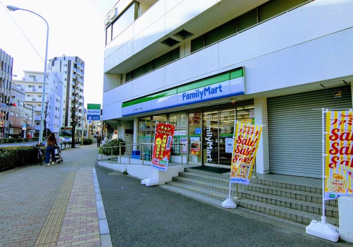 コンビニ　ファミリーマート王子本町一丁目店（コンビニ）まで391m