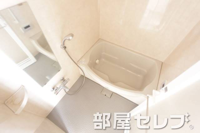 バス・シャワールーム　追いだき機能付き。（他号室の写真です）