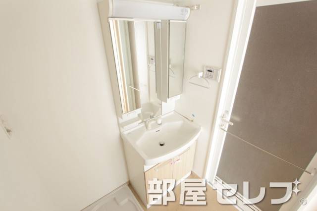 洗面設備　洗髪洗面化粧台。（他号室の写真です）