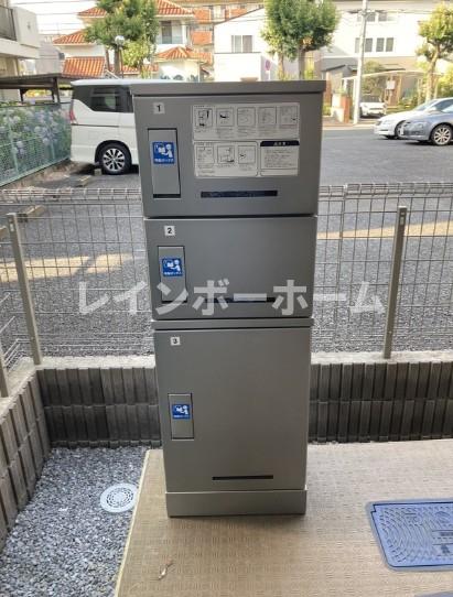 その他共有部分　明るい洗面所です